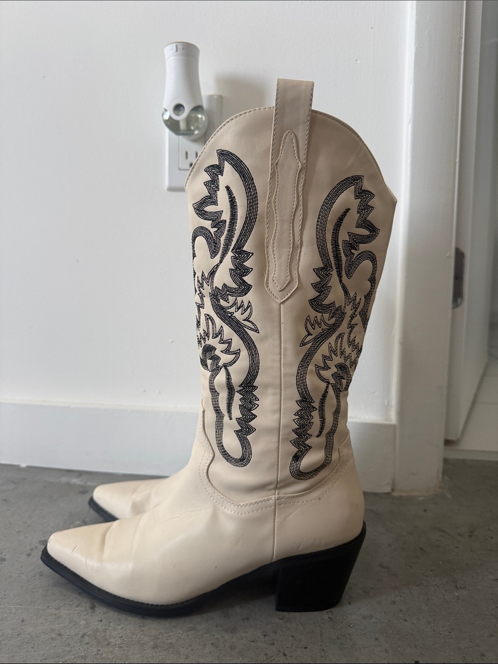 Billini Cream Western Embroidered Cowboy Boots